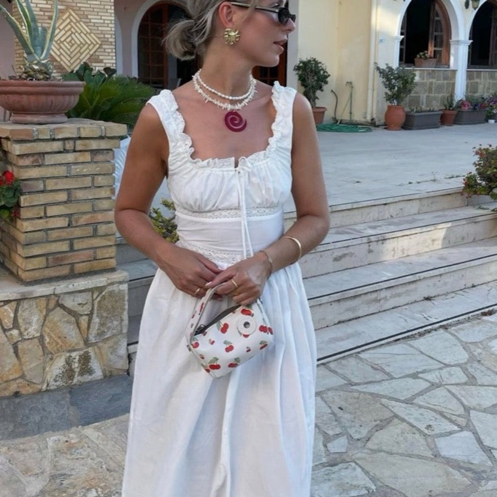 White Sleeveless Dress